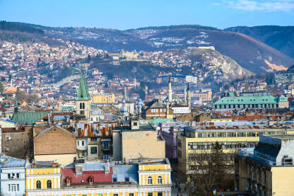Sarajevo Sarajevo, glavni grad Bosne i Hercegovine. Krovovi i zgrade.
