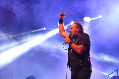 Davor Sučić, poznatiji kao Sejo Sekson Koncert benda Zabranjeno pušenje. Davor Sučić, poznatiji kao Sejo Sekson, muzičar, tekstopisac i skladatelj. Zabranjeno pušenje je bosanskohercegovačka rock bend osnovan 1980. godine u Sarajevu.