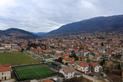 Turbe, Bosna i Hercegovina Turbe, Bosna i Hercegovina. Pogled sa munare na kuće i ulice.