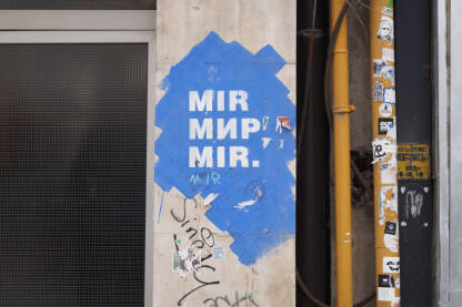 Mir ispisan na tri jezika u BiH Grafit mir napisan ćirilicom i latinicom.