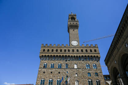 Palazzo Vecchio je gradska vijećnica u Firenci, Italija. Firenza, Italija: Palazzo Vecchio je gradska vijećnica u Firenci. Vijećnica se nalazi na trgu Piazza della Signoria.
