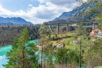 Željeznički most Gazela, Jablanica Željeznički most Gazela u Jablanici preko grabovičkog jezera.