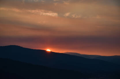 Zalazak sunca iz planina