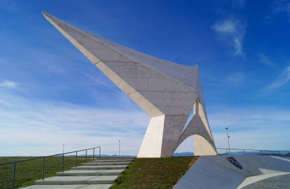 Spomenik Krila slobode na brdu Žuč u Sarajevu.