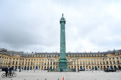 Pariz, Francuska: Place Vendome, trg u gradu. Historijske zgrade u centru grada.