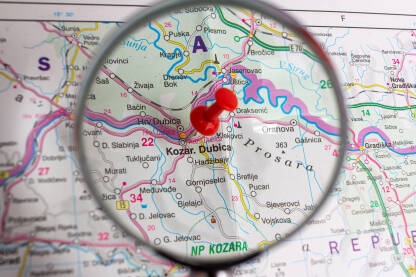 Kozarska Dubica Kozarska Dubica - zakačen grad na mapi pogled kroz lupu