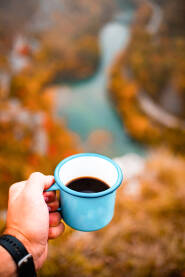 Kafa u jesen Kafa, jesen, Kanjon Une, plava šolja