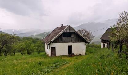 Kuca U Zelenoj Dolini .