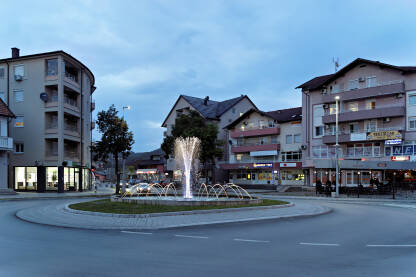 Teslić, kružni tok Teslić, kružni tok i fontana u centru grada.