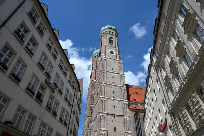 Minhen Minhen, Njemačka. Tornjevi crkve Frauenkirche. München, glavni grad njemačke pokrajine Bavarske. Simbol Minhena.