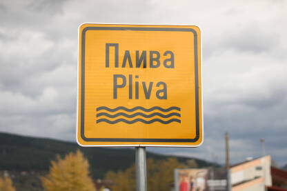Znak Pliva Pokazni znak za reku Plivu.
