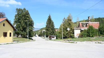 Bosansko Grahovo Bosansko Grahovo: Prazne ulice u napuštenom gradu.