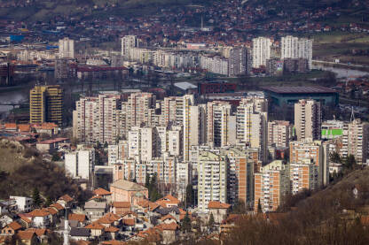 Zenica Zenica, Bosna i Hercegovina. Pogled na grad - vidljivo naselje Meokušnice, zgrada Vlade ZDK (RMK promet, lijevo) te Arena "Husejin Smajlović" Zenica, naselje Blatuša i autobuska stanica u pozadini.