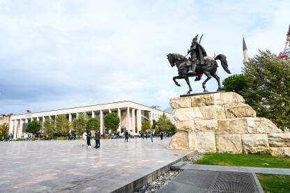 Tirana, Albanija Tirana, Albanija, centralni gradski trg