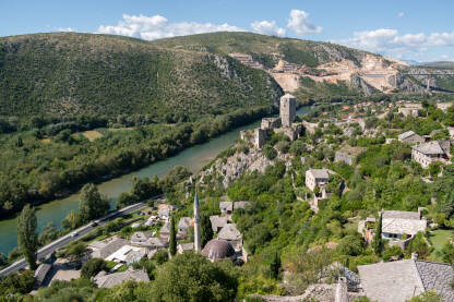 Stari grad Počitelj Stari grad Počitelj u dolini rijeke Neretve