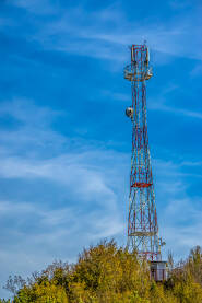 Telekomunikacioni toranj Telekomunikacioni toranj sa nebom u pozadini
