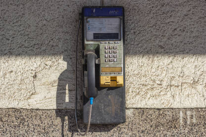 Telefonska govornica Telefonska govornica van upotrebe.
