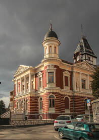 Muzej 14. zimskih olimpijskih igara Zgrada Muzeja XIV olimpijskih igara, originalno privatna kuća, vila Dr. Nikole Mandića, nacionalni spomenik BiH, arh. Karl Paržik, 1900.