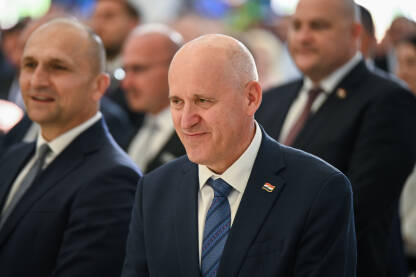 Branko Bačić, Potpredsjednik Vlade Republike Hrvatske i ministar prostornoga uređenja, graditeljstva i državne imovine. Hrvatski olitičar.