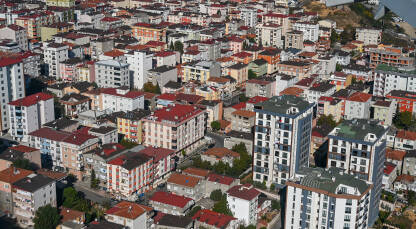 Istanbul, Turska, panoramski pogled na grad. Brojne zgrade u centru grada.