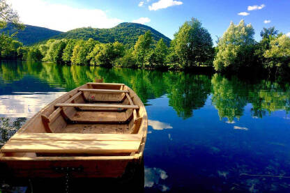 Lađa i divan pogled, umirujuće.