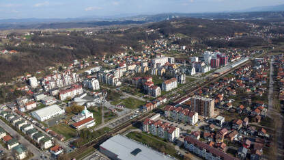 Lukavac, BiH, snimak dronom. Lukavac, BiH, snimak dronom. Zgrade i kuće u gradu.