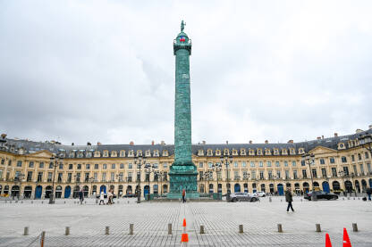 Pariz, Francuska: Place Vendome, trg u gradu. Historijske zgrade u centru grada.