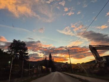 Industrijska zona Unis Pretis u zoru