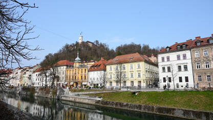 Ljubljana, Slovenija: Zgrade uz rijeku Ljubljanicu u centru grada. Ljubljana, Slovenija: Zgrade uz rijeku Ljubljanicu u centru grada.