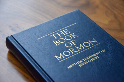 Mormonova knjiga Sveta knjiga mormona, koju je objavio osnivač ove religije Joseph Smith 1830. godine. Zvanični naziv religije je Crkva Isusa Hrista svetaca posljednjih dana.