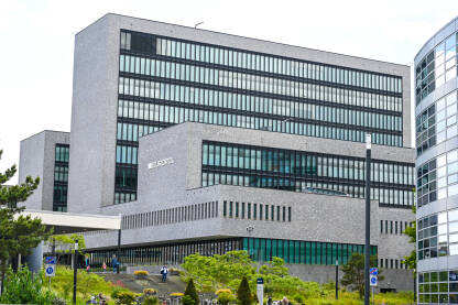 EUROPOL, Den Haag Den Haag: sjedište EUROPOL-a. Znak EUROPOL-a na zidu. Agencija Europske unije za suradnju u provođenju zakona.
