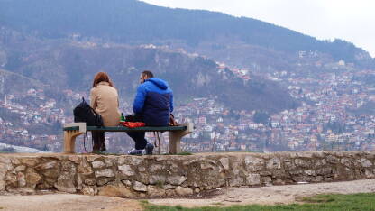 Žuta Tabija Sarajevo Turisti na Žutoj tabiji pogled na Sarajevo.