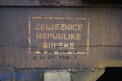 Željeznice Republike Srpske Natpis "Željeznice Republike Srpske" na starom vagonu. Akcionarsko društvo Željeznice RS.