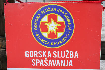 Gorska služba spašavanja Gorska služba spašavanja, Sarajevo. Gorski spasilački tim, Sarajevo, Bosna i Hercegovina.