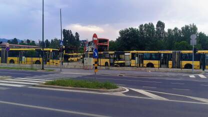 Odlagalište autobusa u Sarajevu Odlagalište starih autobusa u firmi GRAS u Sarajevu