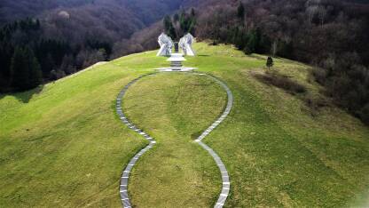 Nakon drugog svjetskog rata, prostor Sutjeske proglašen je za nacionalni park i pretvoren u jedinstven memorijalni kompleks. Spomen-kosturnica, u koju su pohranjeni posmrtni ostaci 3.301-og borca.
