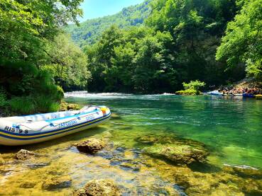 Čamac za rafting na rijeci Uni, Japodski otoci Rijeka Una, Bihać, Japodski otoci