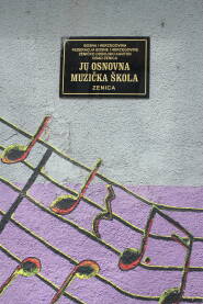Osnovna muzicka skola Zenica Natpis na ulazu u Osnovnu muzicku skolu Zenica