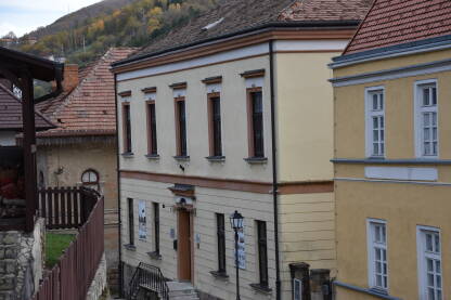 JU „Agencija za kulturno-povijesnu i prirodnu baštinu i razvoj turističkih potencijala grada Jajca“ Ovaj objekat je sjedište JU „Agencija za kulturno-povijesnu i prirodnu baštinu i razvoj turističkih potencijala grada Jajca“. Također unutra je postavljena etno zbirka Jajca.