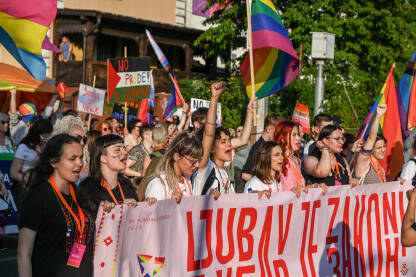 Bosanskohercegovačka Povorka ponosa. Sarajevo, Bosna i Hercegovina: 14. juna 2025.: Bosanskohercegovačka Povorka ponosa. Protest za LGBTIQ prava. Ljudi hodaju s transparentima i zastavama.
