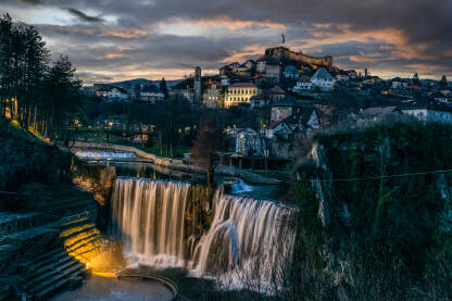 Zalazak sunca iznad Plivskog vodopada, Jajce