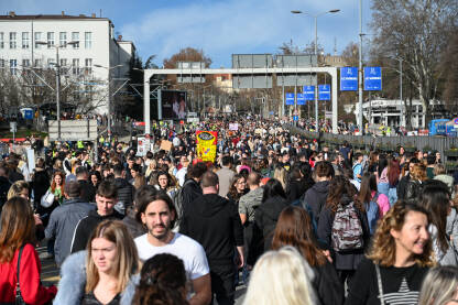 Beograd, Srbija: Studentski protesti. Beograd, Srbija, 27 januar 2025: Studentski protesti. Demonstracije. Veliki broj studenata sa transparentima na ulicama. Portesti nakon urušavanja betonske nadstrešnice u Novom Sadu.