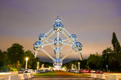 Atomium Atomium, simbol Brisela. Popularna turistička atrakcija i znamenitosti u Bruxellesu, Belgija.