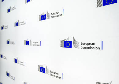 Europska komisija, logo. EU institucije. Europska komisija, logo. Institucije Evropske unije. EU simboli.