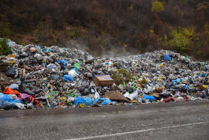 Deponija Divlja deponija na putu Breza Vares