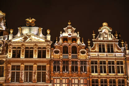 Bruxelles, Belgija Bruxelles, Belgija: Historijske zgrade u centru grada noću. Grand Place je središnji trg u Bruxellesu.