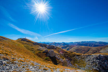 Sunce na planini Sunce,planina i pogled čovjeka u daljinu....