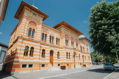 Gradska Vijećnica Brčko Gradska vijećnica u Brčkom sagrađena je 1892. godine prema idejnom projektu arhitekta Aleksandra Viteka te je starija u Vijećnice u Sarajevu.