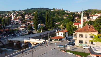 Panorama Sarajeva, snimak dronom. Panorama Sarajeva, snimak dronom. Glavni grad Bosne i Hercegovine. Inat kuća i kasarna Jajce.