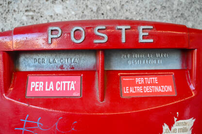 Simbol pošte Italije. Natpis pošta Italija. Simbol pošte Italije. Natpis pošta Italija. Pružalac poštanskih usluga.